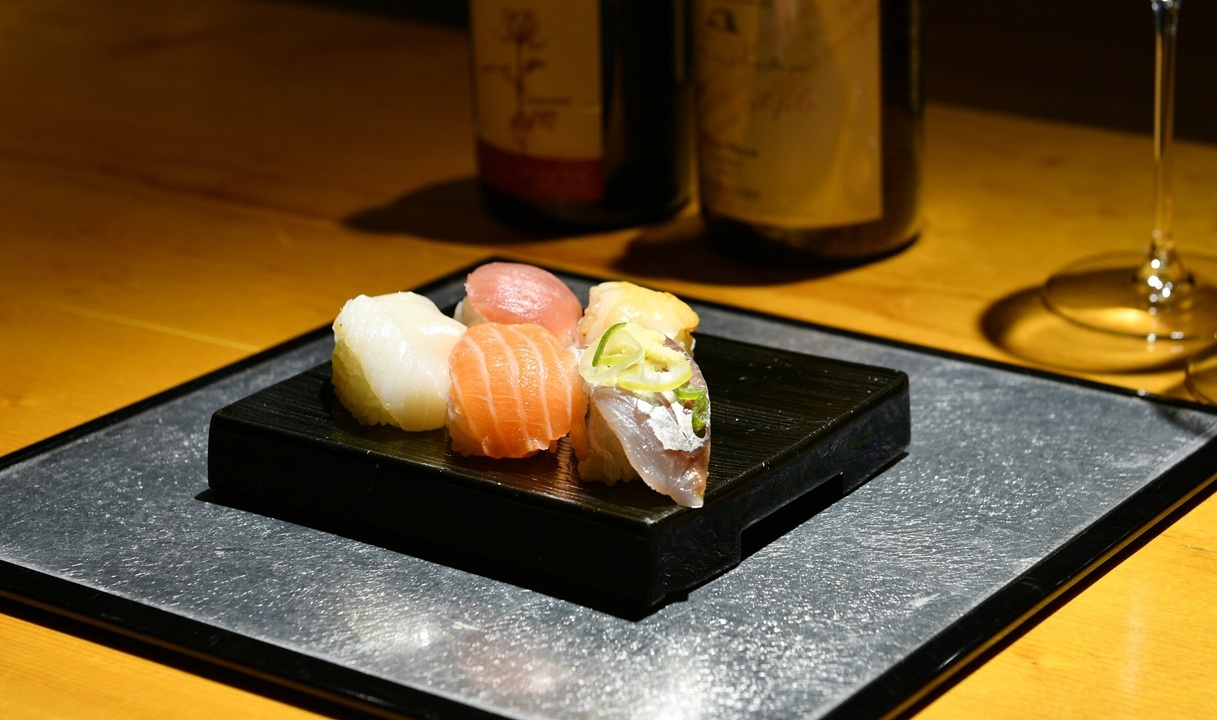 Premium Japanese pottery tableware Image