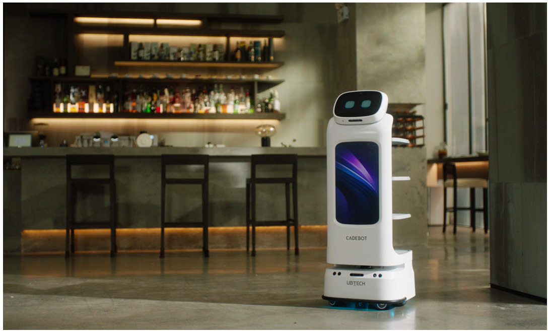 サイネージ付き配膳ロボット「CADEBOT」 イメージ